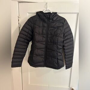 Lolë women’s medium black hooded puffer coat